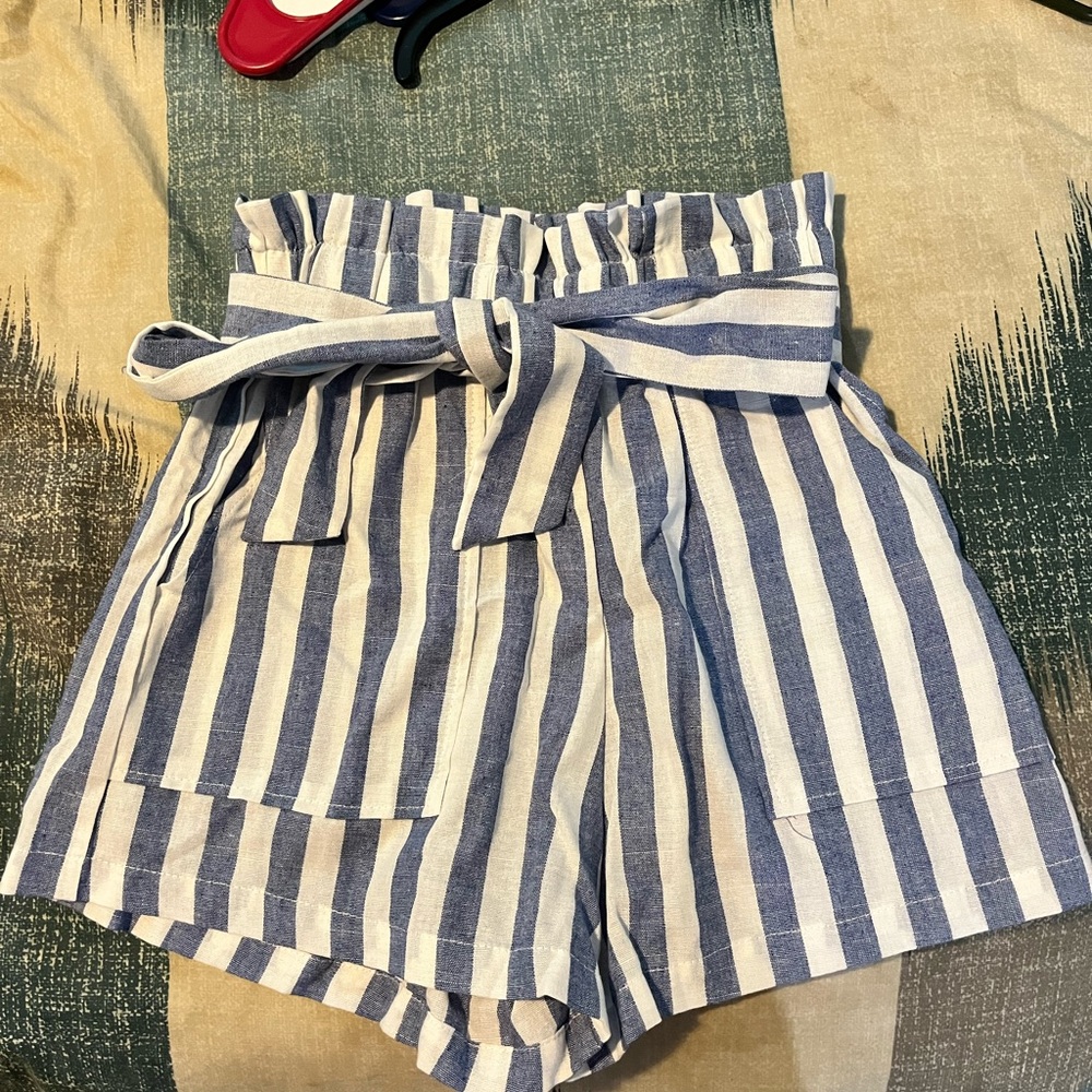 SHEIN high rise shorts, size: xs never worn Great condition